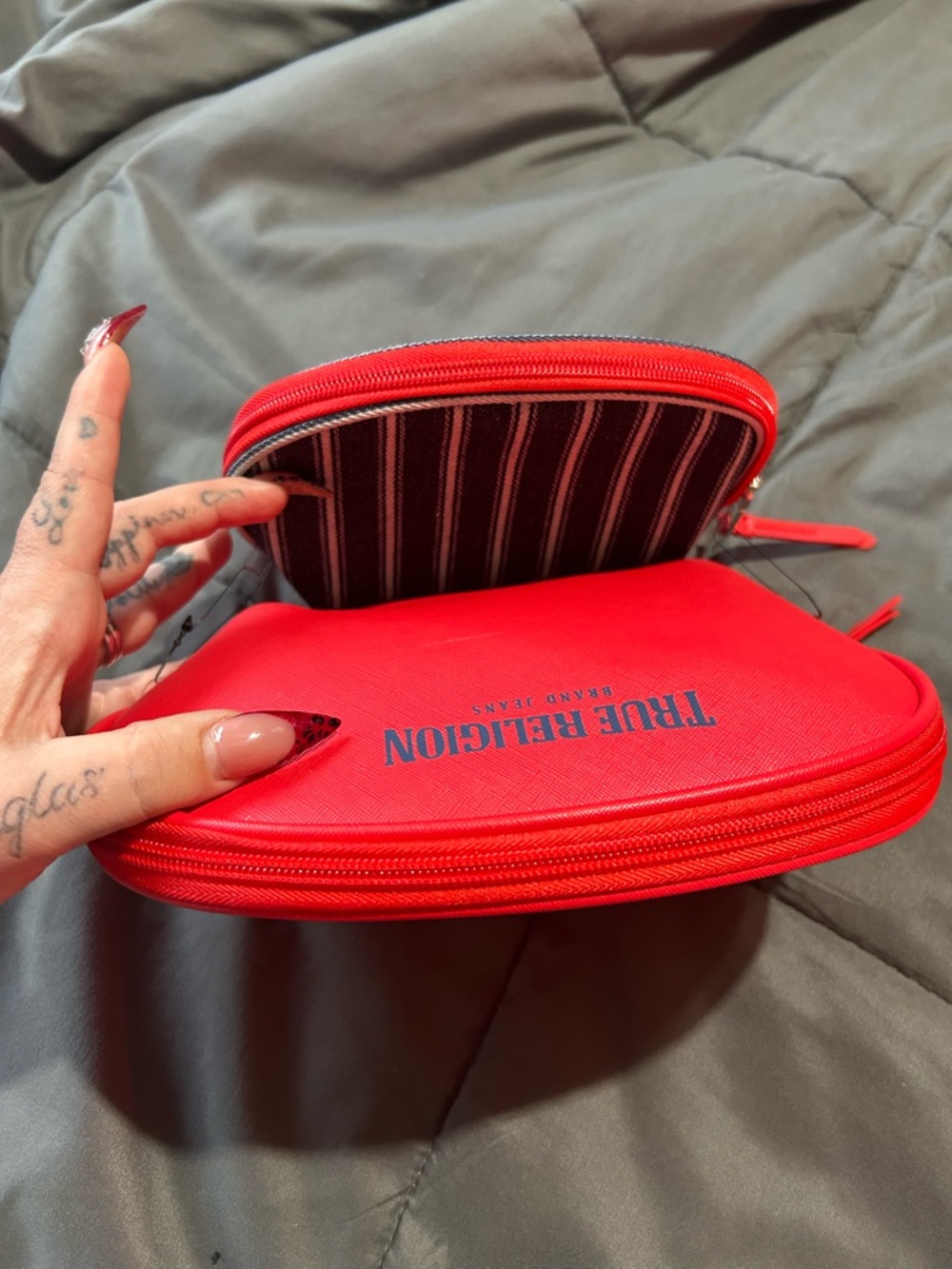 True Religion -2 cosmetic bags NWT ❤️ - Picture 3 of 5